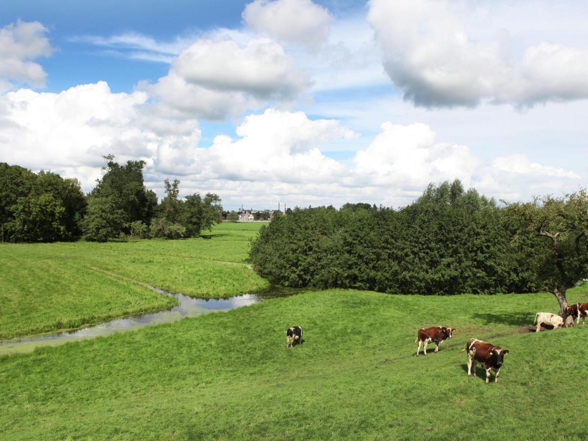 Quaint Farmhouse Near River In Oosterwijk Leerdam Luaran gambar