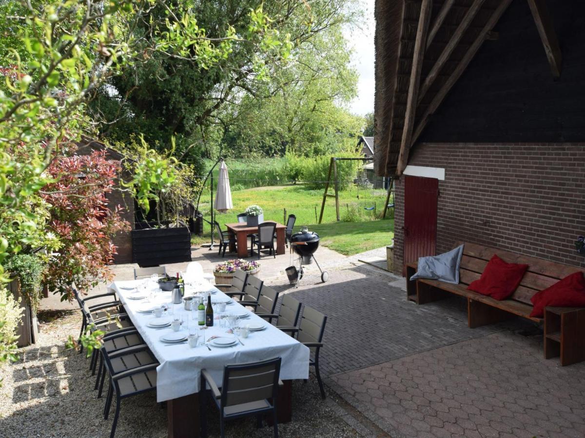 Quaint Farmhouse Near River In Oosterwijk Leerdam Luaran gambar