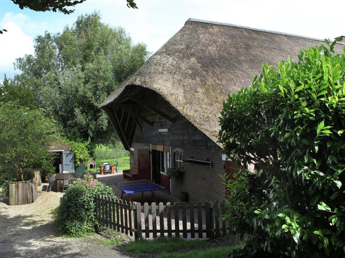Quaint Farmhouse Near River In Oosterwijk Leerdam Luaran gambar