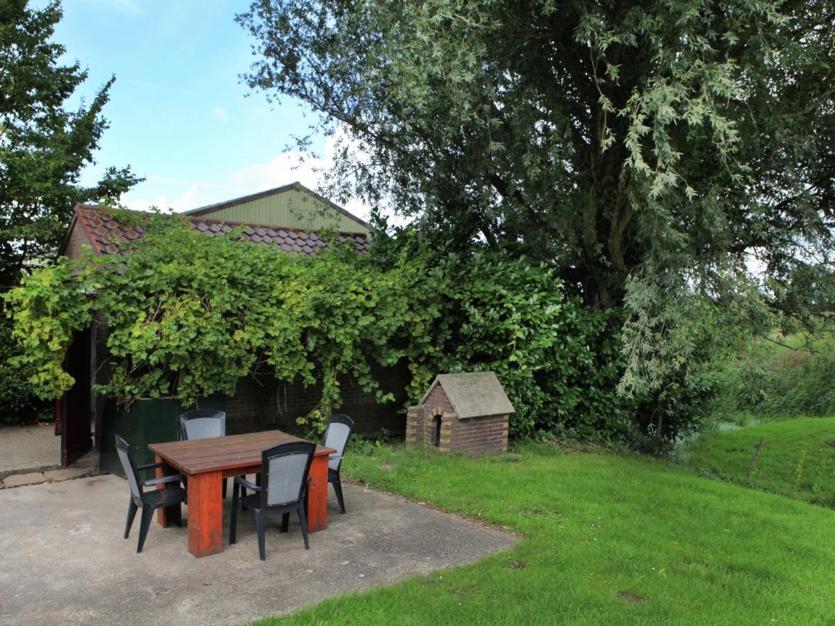 Quaint Farmhouse Near River In Oosterwijk Leerdam Luaran gambar
