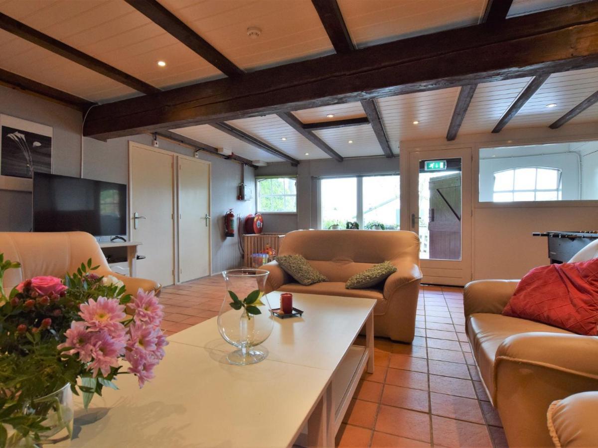 Quaint Farmhouse Near River In Oosterwijk Leerdam Luaran gambar
